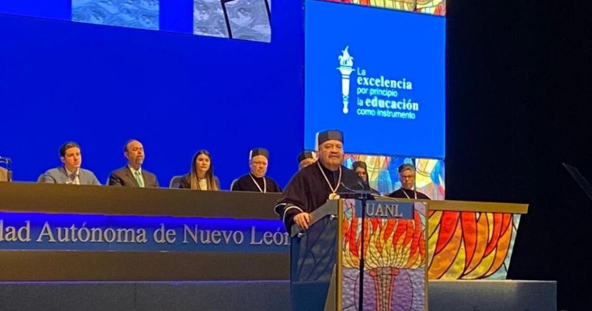 Santos Guzmán rinde primer informe como rector de la UANL
